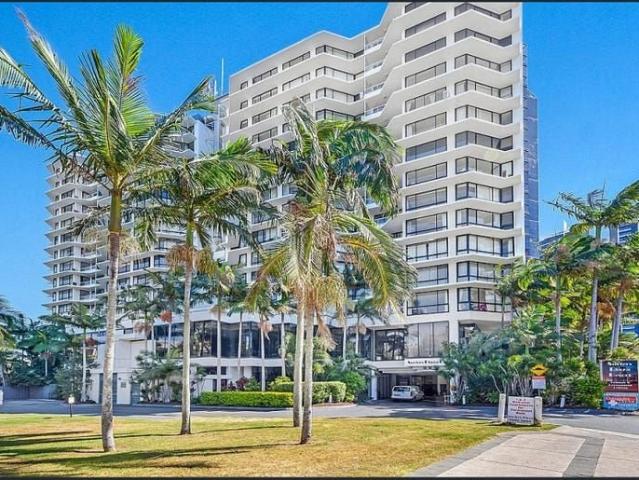 100 m2 3 bedroom Central Surfers Paradise unit