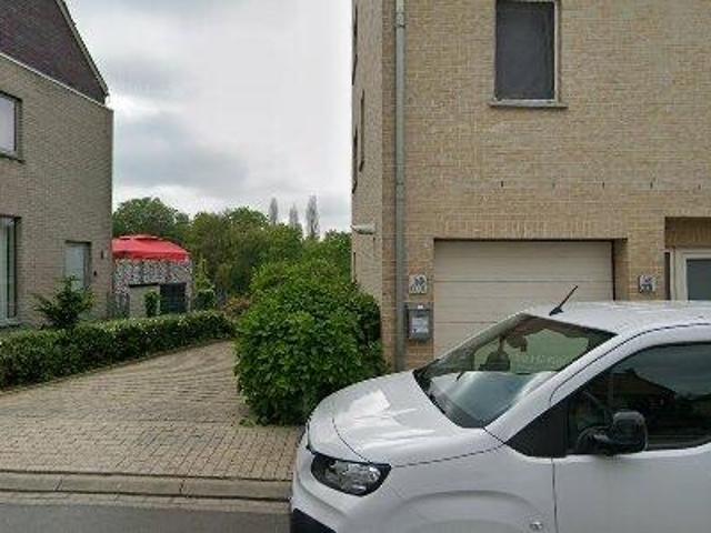 100 m2 apartment for rent in Halle