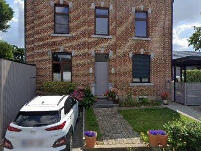 100 m2 apartment for rent in Verlaine