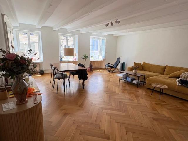 100 m²
