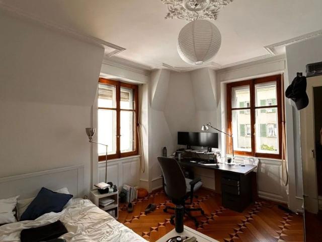 100 m²