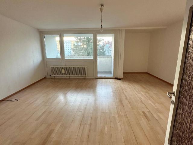 100 m² Traumwohnung mit Loggia & frisch renoviertem Bad in Wels Zentrum – 1.250 € warm inkl. Einbauküche! Lift & ruhiger Innenhofblick. Tiefgarage +50 €