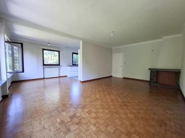 100 m² apartment in a green area