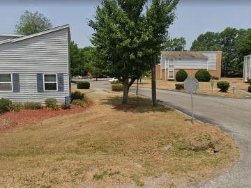 100 Moffat Dr 3 beds, 1 full bath