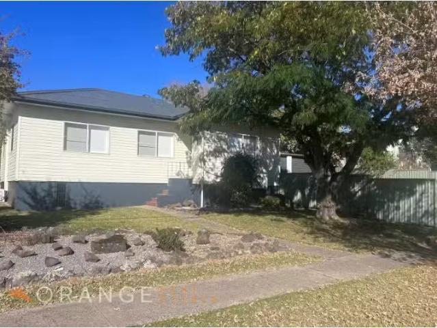 100 Matthews Avenue, Orange House for rent Listed by Fiona Sm.