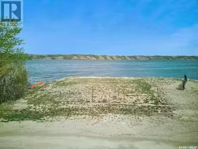 100 Maclachlan Avenue, Manitou Beach, SK, S0K 4T1 vacant lan.