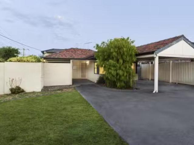 100 Middleborough Road, Blackburn South VIC 3130 House Auction