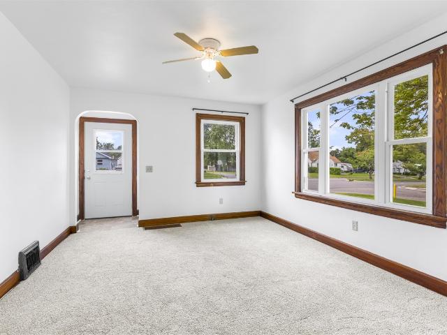 100 N La Vista Boulevard