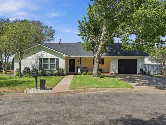 100 N Oak Dr, Columbus, TX 78934