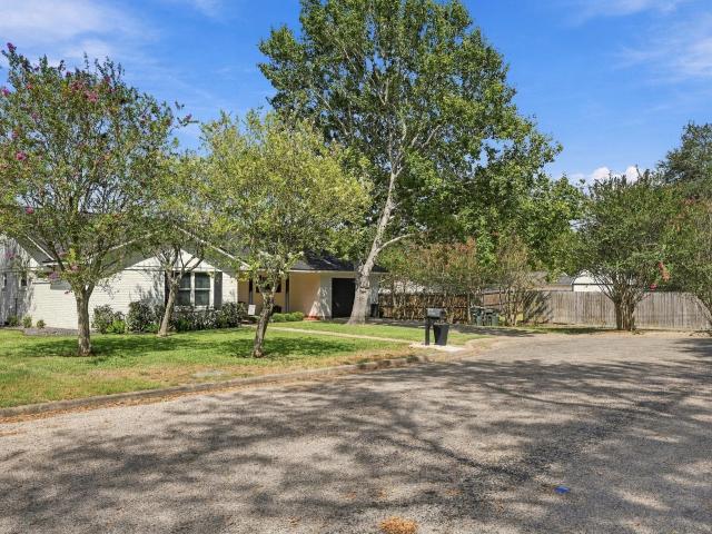 100 N Oak Drive