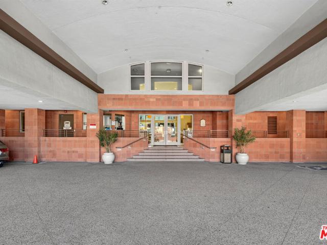 100 S Alameda Street 476