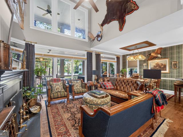 100 Seven Oaks Way
