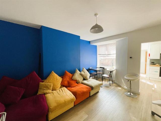100 Seaford Street, Stoke On Trent ST4 1 bed in a house share to rent £425 pcm £98 pw