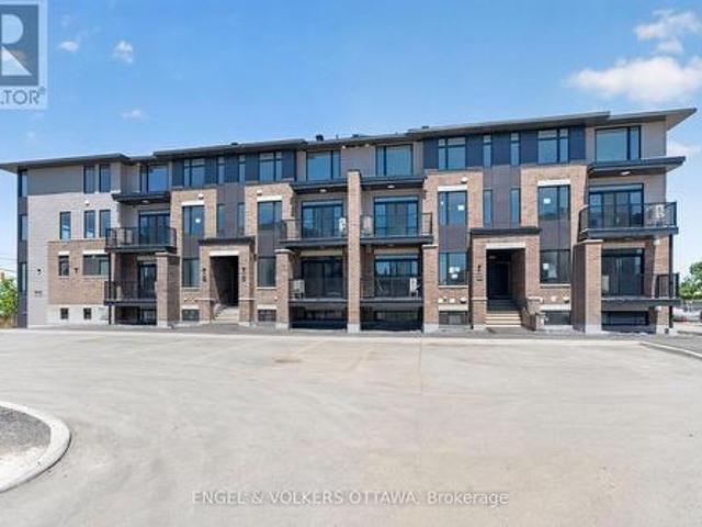 100 Stardust Private, Ottawa, ON, K1T 3W6 townhouse for lease | Listing ID X13498 | Royal LePage