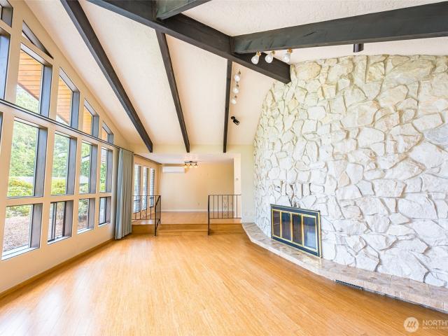 100 Sunland Drive