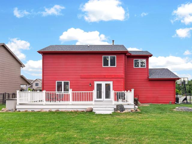 100 SW Hickory Glen