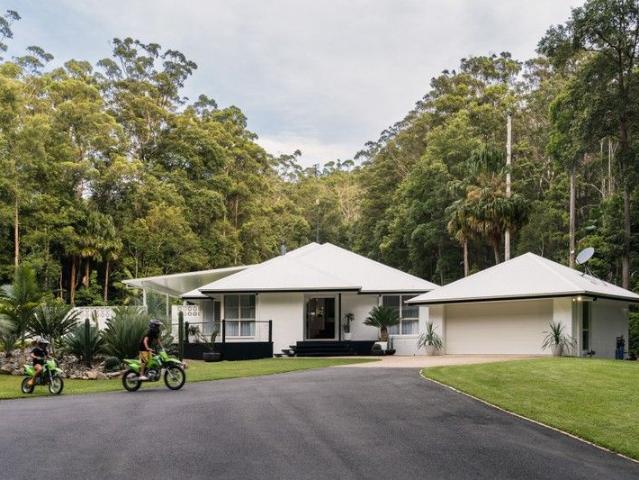 Total Privacy: Blue Chip Lifestyle Acreage