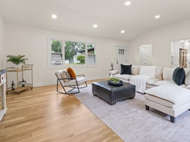 100 Pier Ln