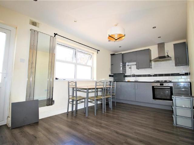 100 Raglan Road, London E17 3 bed house share to rent £800 pcm £185 pw