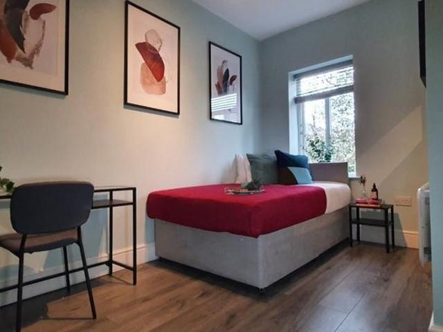 100 Redgrave Street, Oldham 1 bed in a house share to rent £470 pcm £108 pw