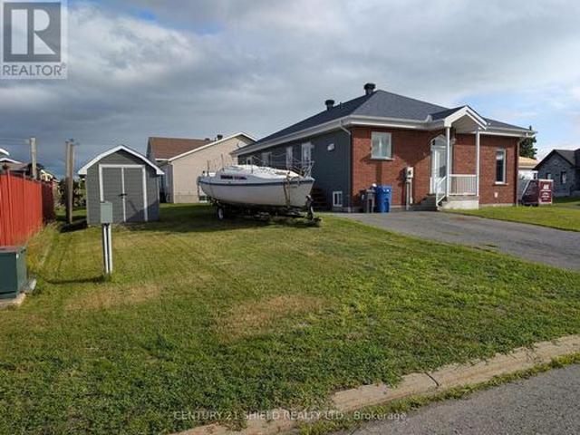 100 Richard Street, Alfred And Plantagenet, ON, K0B 1A0 house for sale | Listing ID X13596 | Royal LePage