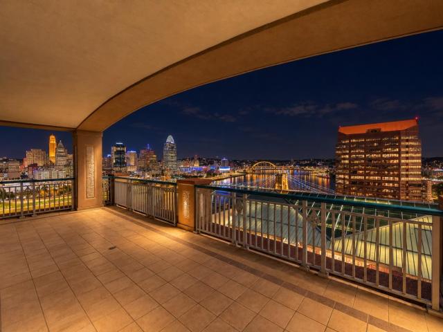 100 W Rivercenter Boulevard 2A