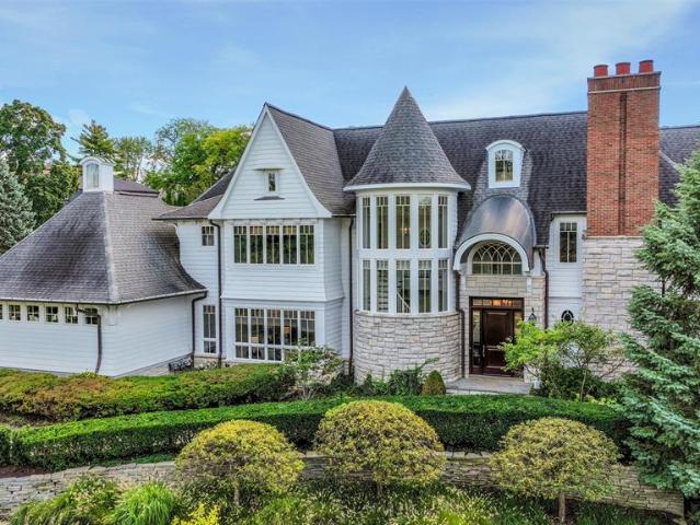 100 Woodland Villa Court