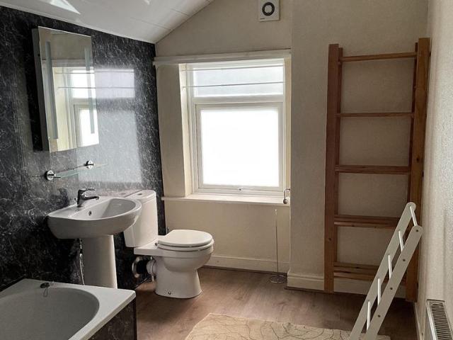 100 Teignmouth Road, Stirchley, B29 7AY, United Kingdom | Room for rent #139543327 | Rentberry
