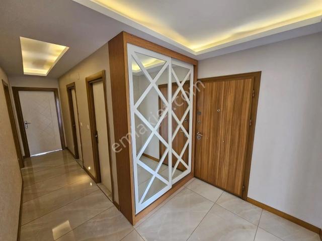 100.yıl Kriminal Civarı 3+1 Açık Mutfak+ankastre Setli+doğalgazlı+2banyolu+giyinme Odalı Kiralık