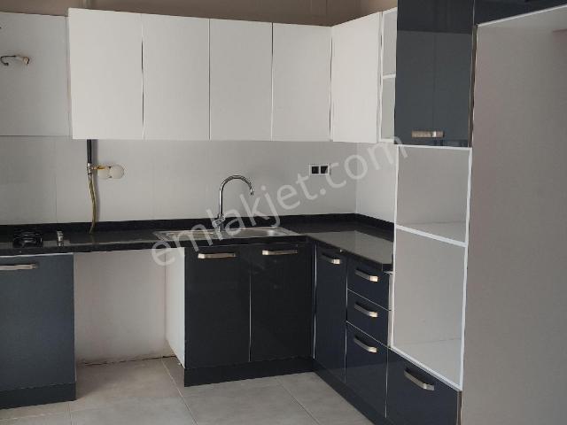 100 Yıl Site İçinde Exralı Kiralık Daire