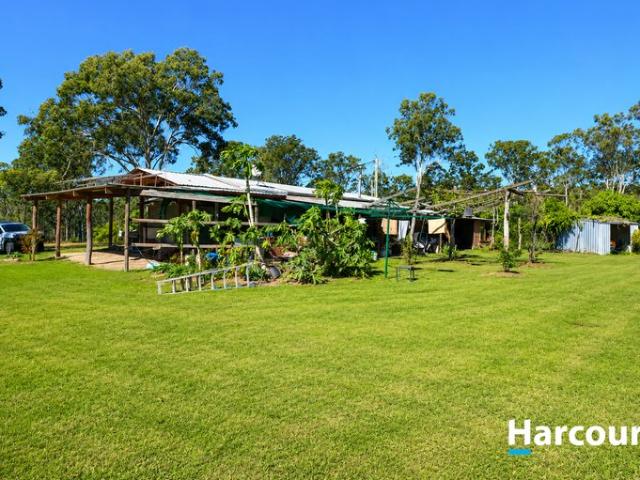 100ac 2 HOUSES 4 DAMS AND CREEK