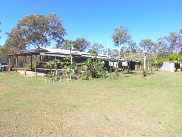 100ac 2 HOUSES 4 DAMS AND CREEK