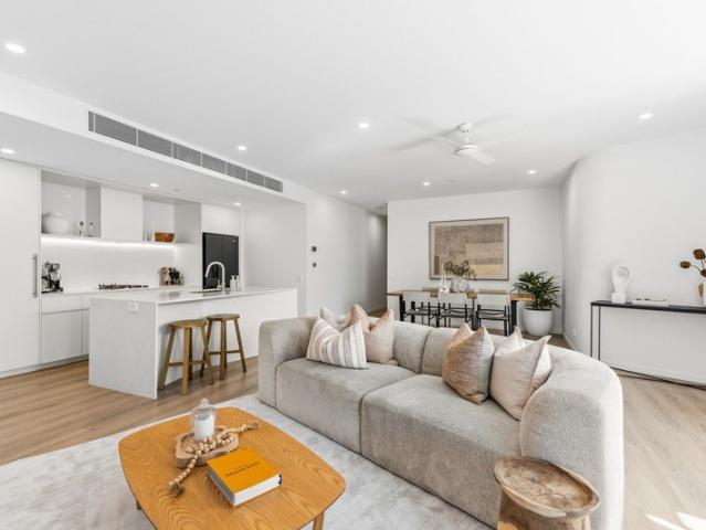 100m to Kirra Beach | House Sized 3 Bed + Media | Rare 3 Car Spaces