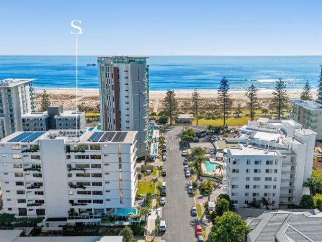 100m to Kirra Beach | House Sized 3 Bed + Media | Rare 3 Car Spaces