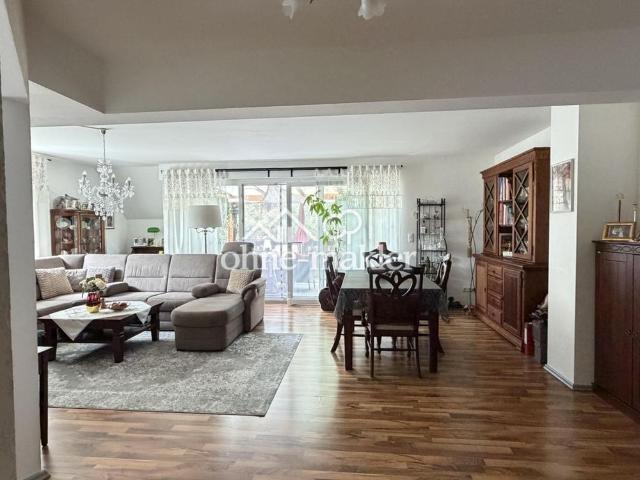 100m² Wohnung mit Fußbodenheizung, Klimaanlage, Balkon, 2 PKW Stellplätze