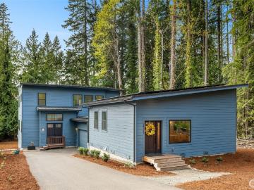 10143 Battle Point Drive NE