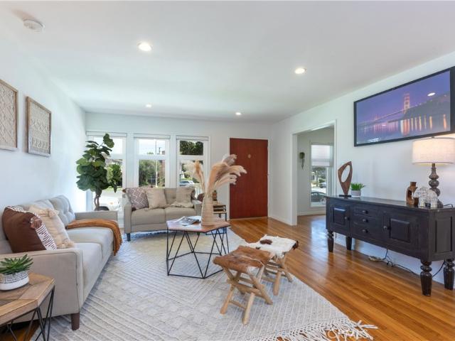1014 E Carson