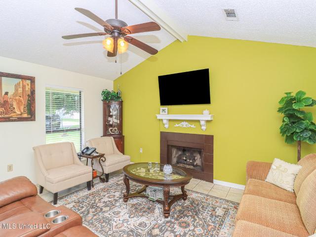 1014 Twin Pine Lane