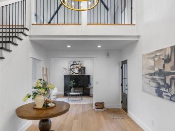 1014 4th Avenue N, Seattle, US, WA