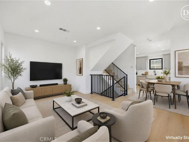 10158 Regent Street