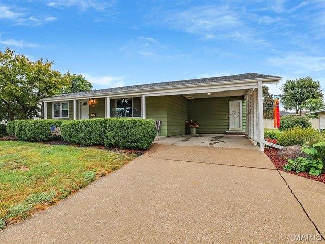 1015 Easy St, Palmyra, MO 63461