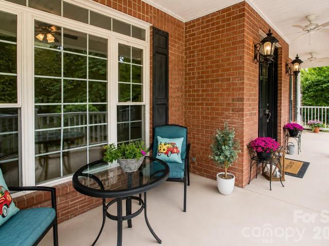 1015 Estate Lane
