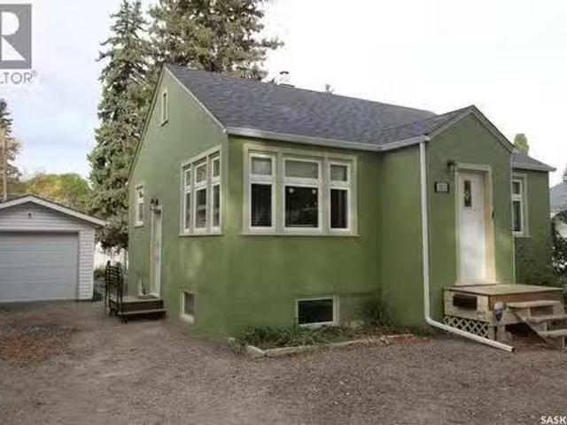 1015 H Avenue N, Saskatoon, SK, S7L 2C7 house for sale List.