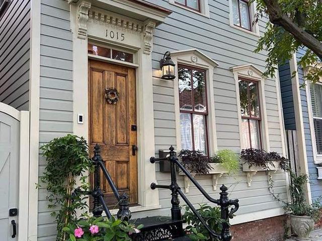 1015 Queen Street