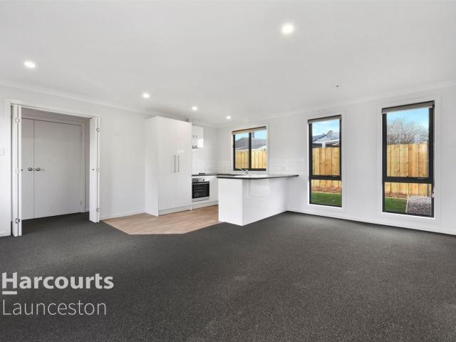 10/16 Barton Street, MOWBRAY, TAS 7248
