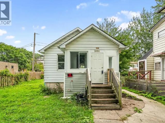 1016 Hickory ROAD