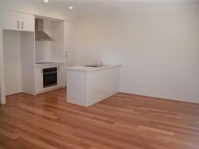 10/16 Pearl Road, Cloverdale, WA 6105