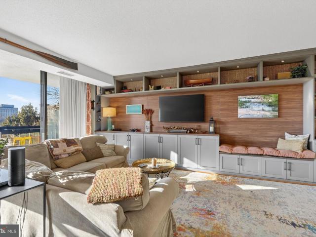 1016 S Wayne St, Unit 302, Arlington, VA 22204 | MLS #VAAR2075