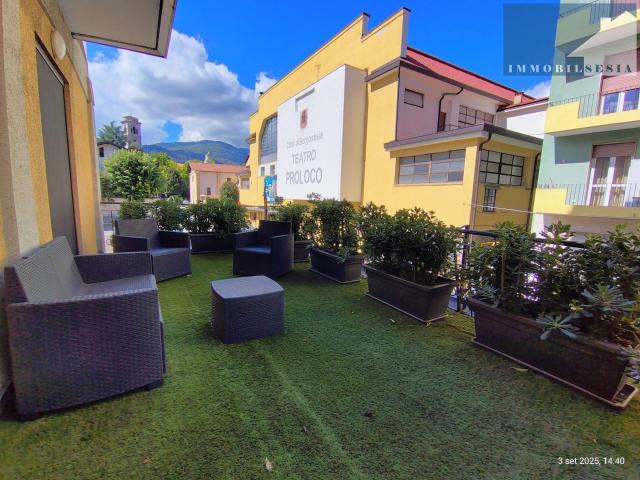10171 APPARTAMENTO CON TERRAZZO BORGOSESIA IN AFFITTO TRANSITORIO