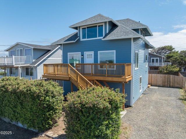 1017 SW Elizabeth St, Newport, OR 97365